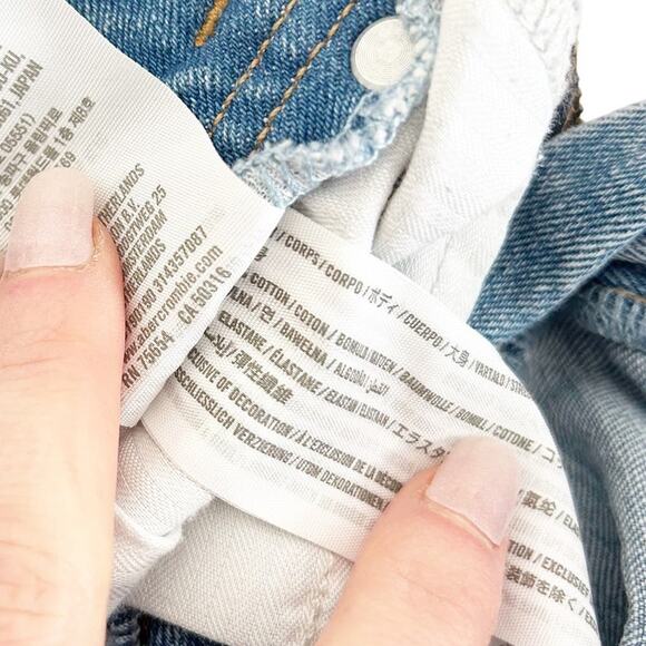 Abercrombie Ultra High Rise Mom Jeans Sz 26 - Picture 3 of 5